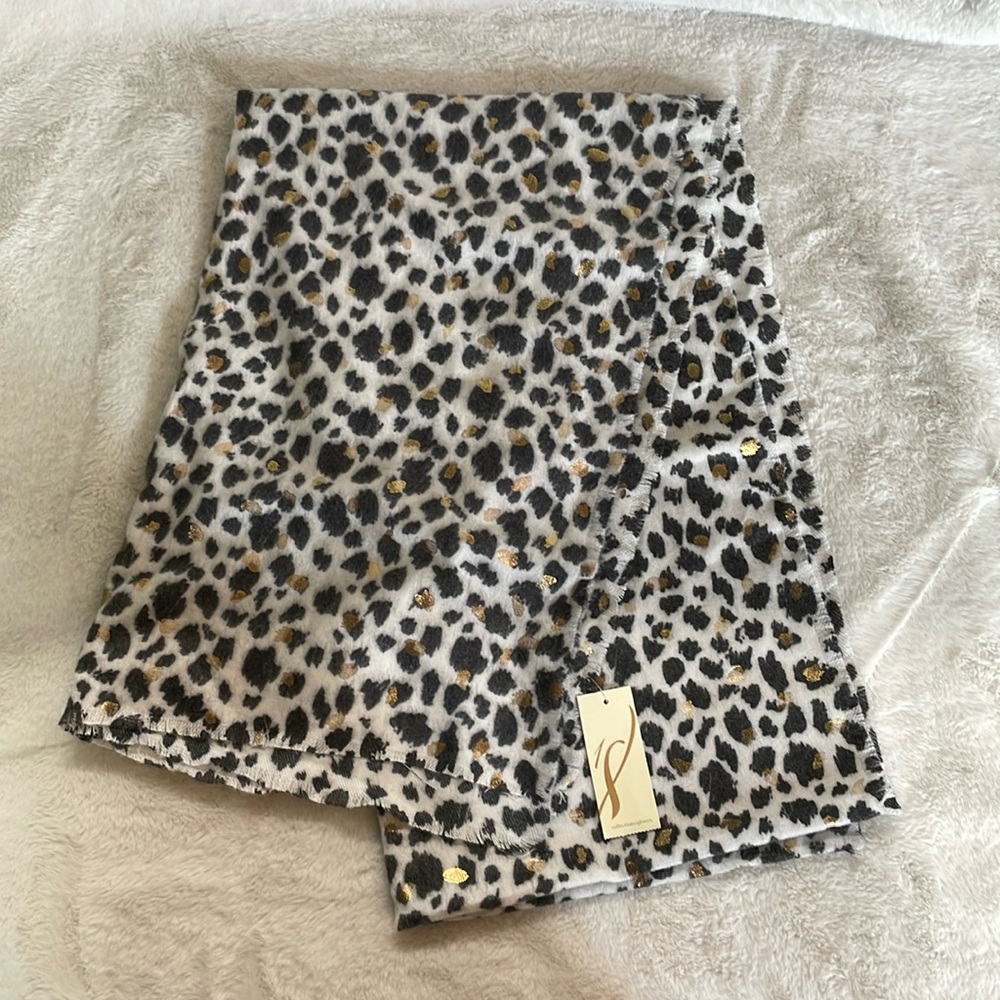 NWT Collection Eighteen Gold Leopard Print Scarf